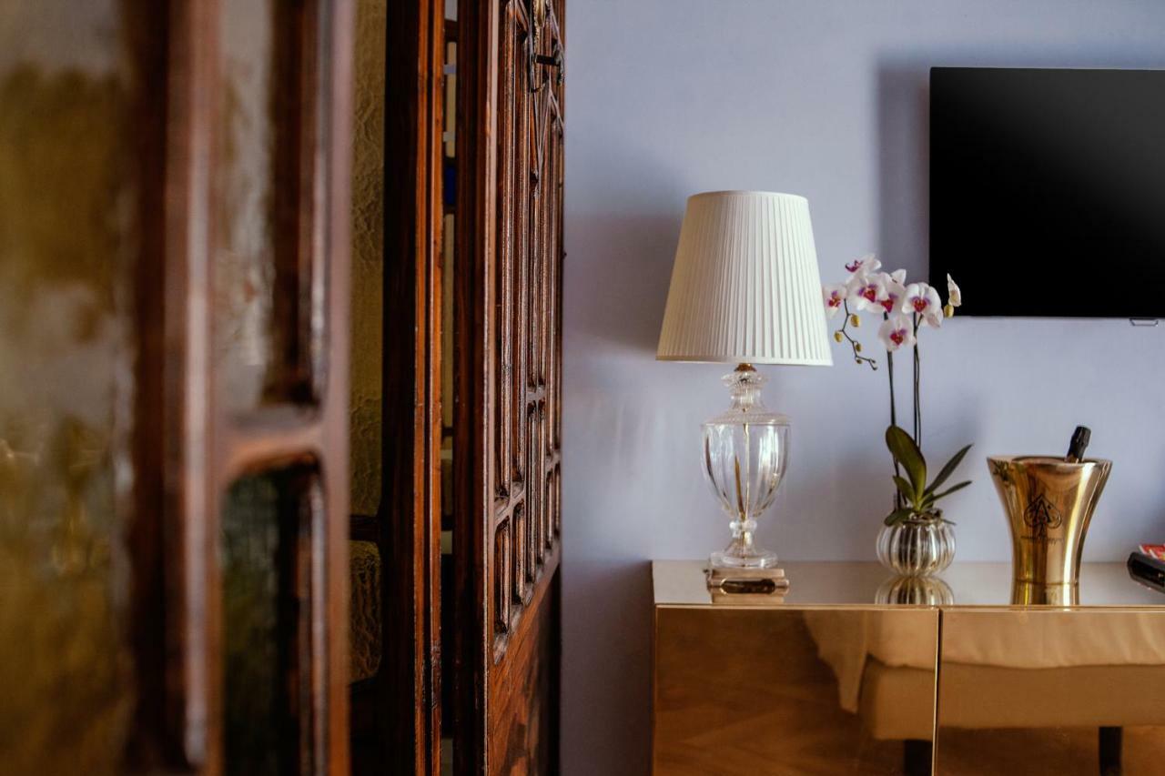 Palazzo Dei Grifoni - Luxury Suites - ซัน เบเนเดตโต เดล ตรอนโต ภายนอก รูปภาพ