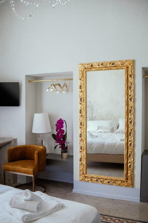Palazzo Dei Grifoni - Luxury Suites - ซัน เบเนเดตโต เดล ตรอนโต ภายนอก รูปภาพ